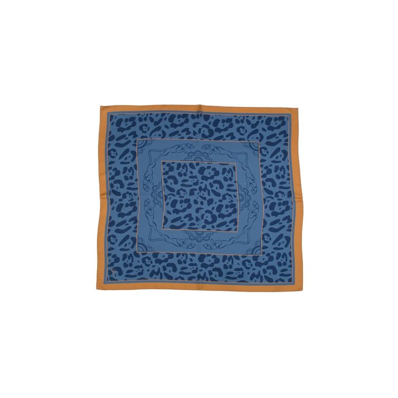 Modrý hedvábný šátek s motivem jaguára, A Piece of Chic