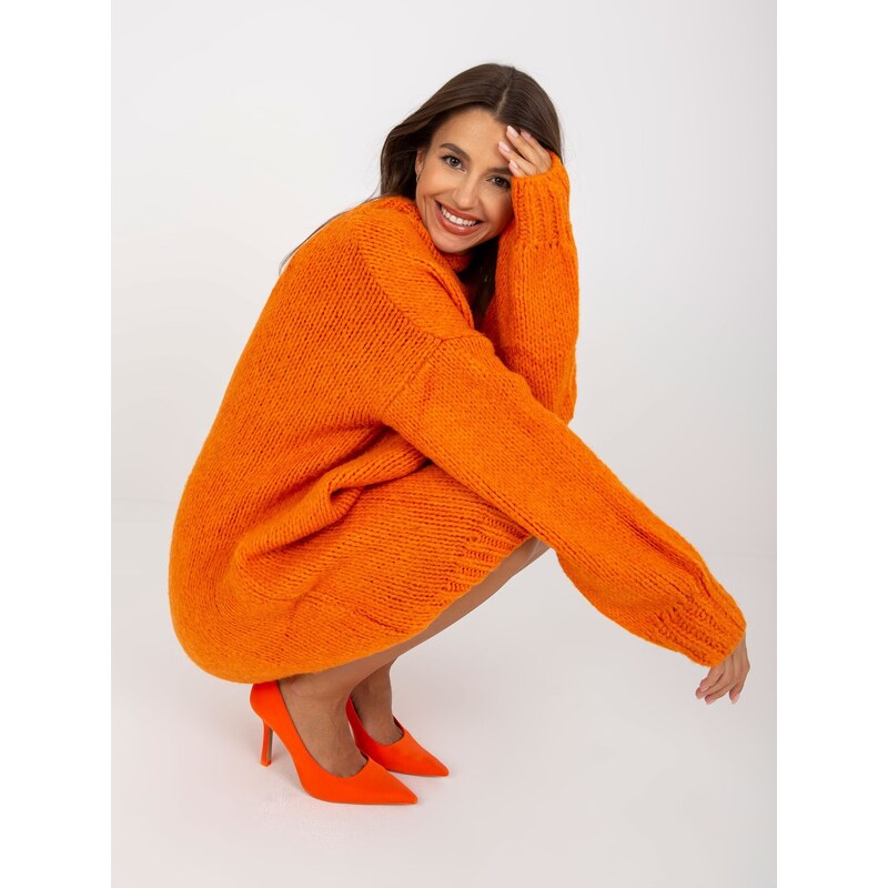 Fashionhunters Oranžové pletené šaty