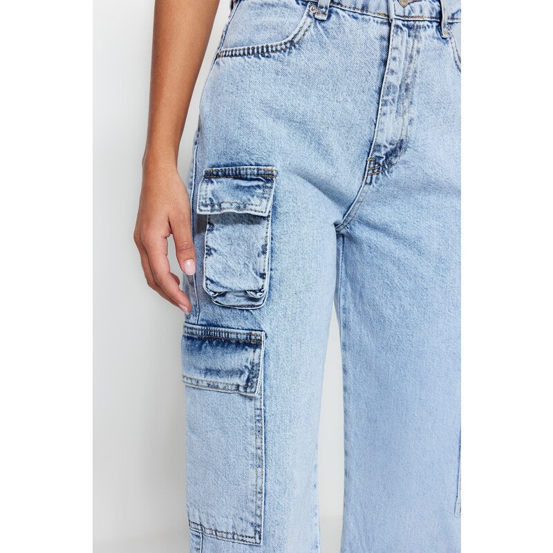 Trendyol světle modré nákladní džíny s vysokým pasem a širokými nohavicemi s kapsou