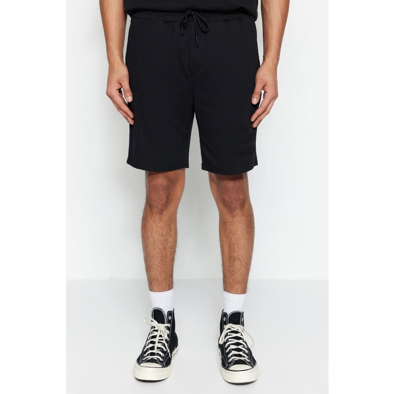 Trendyol Black Men's Regular Mid-Length/Regular Cut Shorts with Relief Print.
