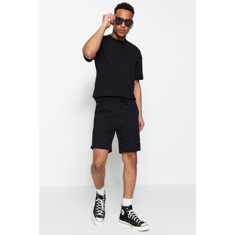 Trendyol Black Men's Regular Mid-Length/Regular Cut Shorts with Relief Print.