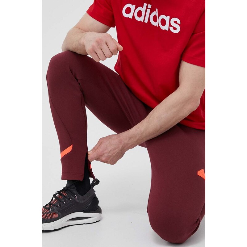 Tepláky adidas vínová barva, s aplikací