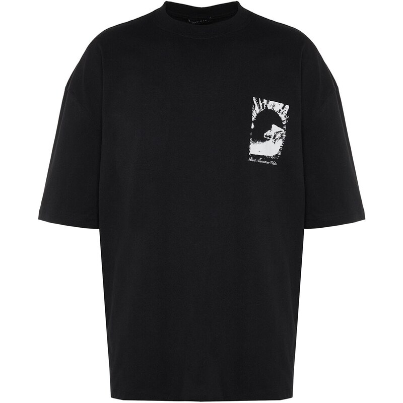 Trendyol černé pánské oversize/široký střih 100% bavlněné tričko s kulatým výstřihem a fotografickým potiskem.