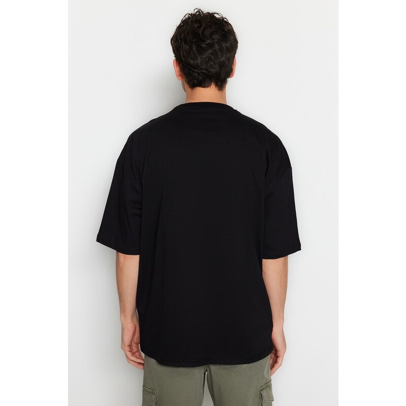 Trendyol Black Oversize Fit Crew Neck Krátký rukáv Dinosaurus Vyšívané tričko ze 100% bavlny