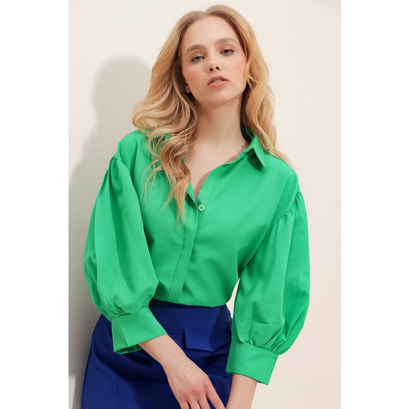 Trend Alaçatı Stili Women's Green Balloon Sleeve Basic Poplin Shirt with Concealed Pop-up