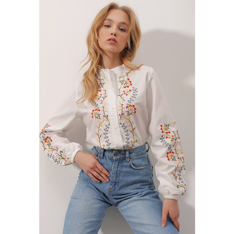 Trend Alaçatı Stili Women's White Stand-Up Collar Poplin Shirt With Embroidered Front And Sleeves