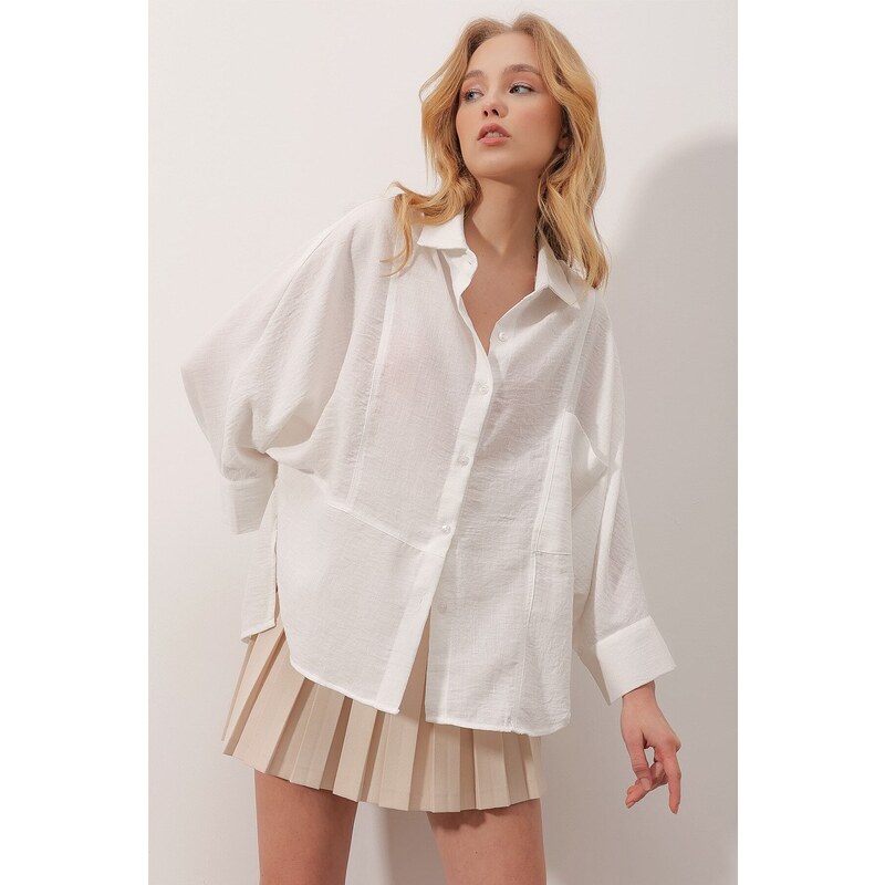Trend Alaçatı Stili Women's White Single Pocket, Stitching Detail Bat Sleeve Oversized Linen Shirt