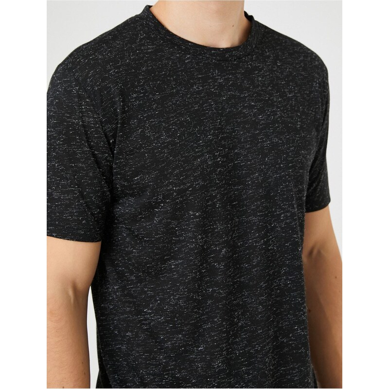 Koton Basic T-shirt with a Crew Neck Short Sleeves, Slim Fit.