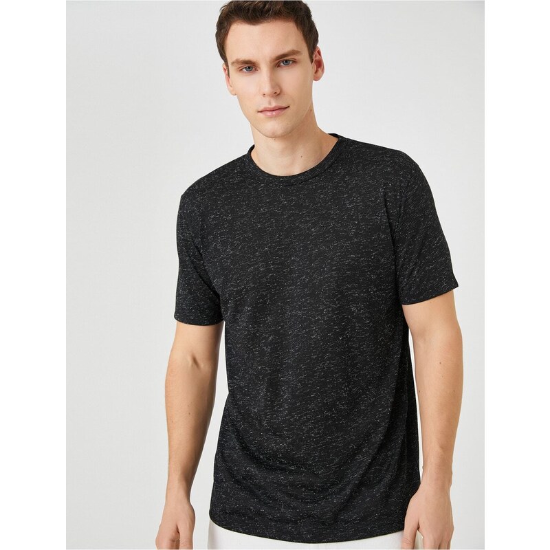 Koton Basic T-shirt with a Crew Neck Short Sleeves, Slim Fit.