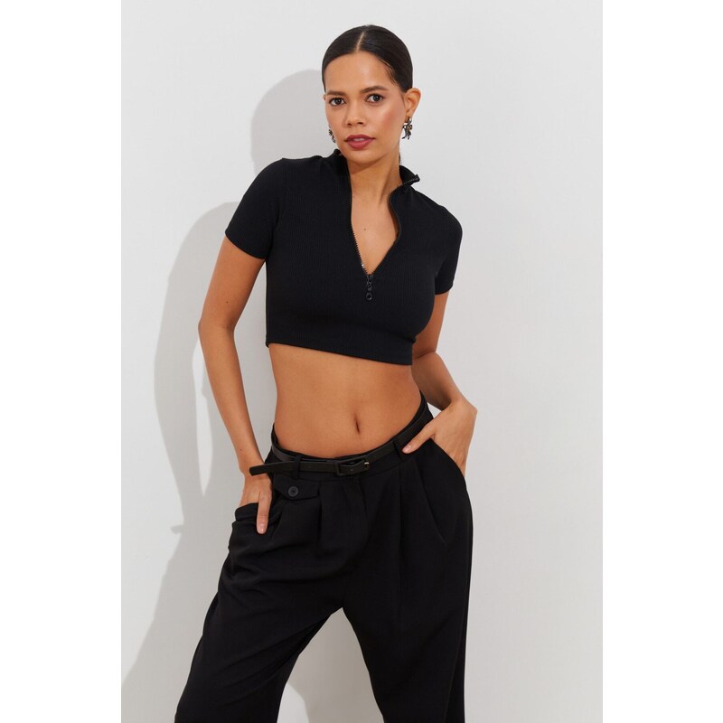 Cool & Sexy Women's Black Zippered Crop Blouse