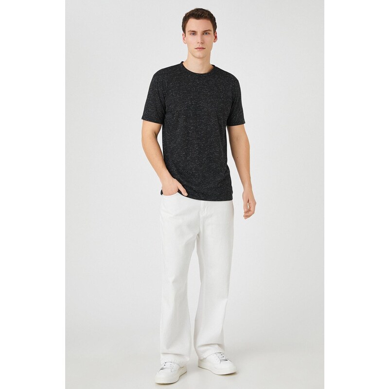 Koton Basic T-shirt with a Crew Neck Short Sleeves, Slim Fit.