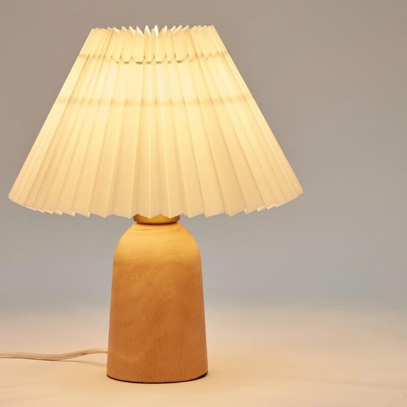 Béžová bavlněná stolní lampa Kave Home Benicarlo