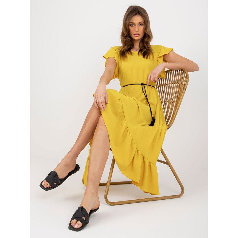 Fashionhunters Tmavě žluté letní šaty s volánem a krátkými rukávy