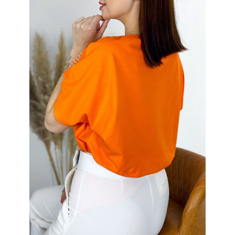 Webmoda Dámské oranžové tričko s kamínky a véčkovým výstřihem