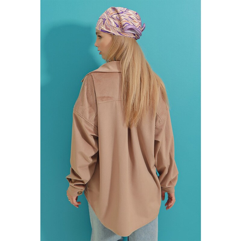 Trend Alaçatı Stili Women's Beige Velvet Cotton Double Pocket Oversized Jacket Shirt