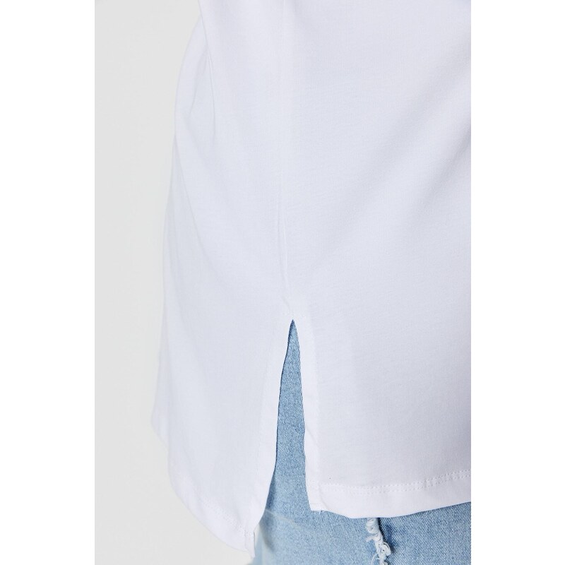 Trendyol Curve White More Sustainable Back Low-cut Padded Knitted T-Shirt