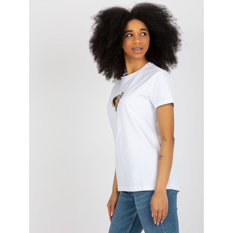 Fashionhunters Bílé dámské tričko s aplikací ve tvaru srdce