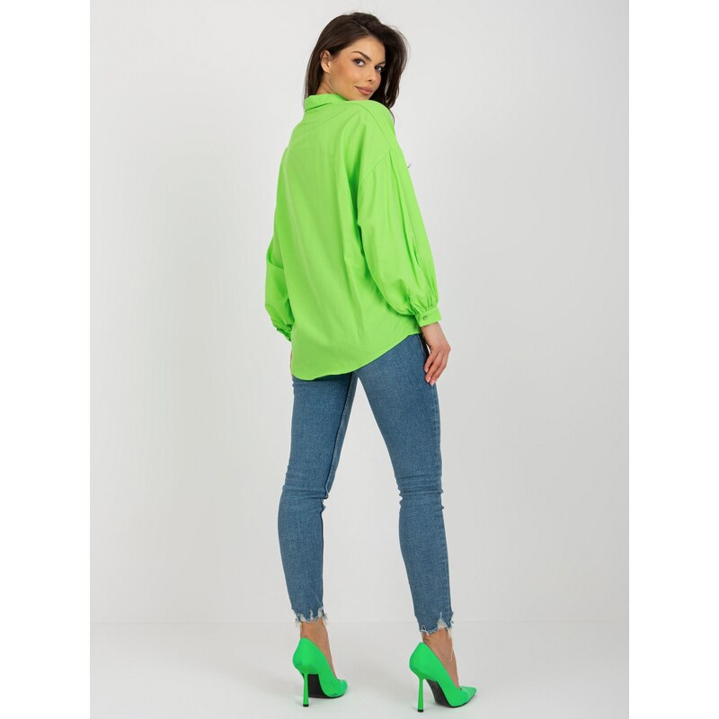 Fashionhunters Světle zelená oversize košile s nabíranými rukávy