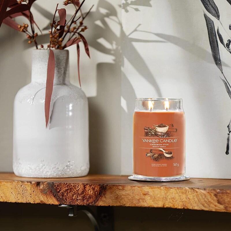 Yankee Candle vonná svíčka Signature ve skle velká Cinnamon Stick 567 g