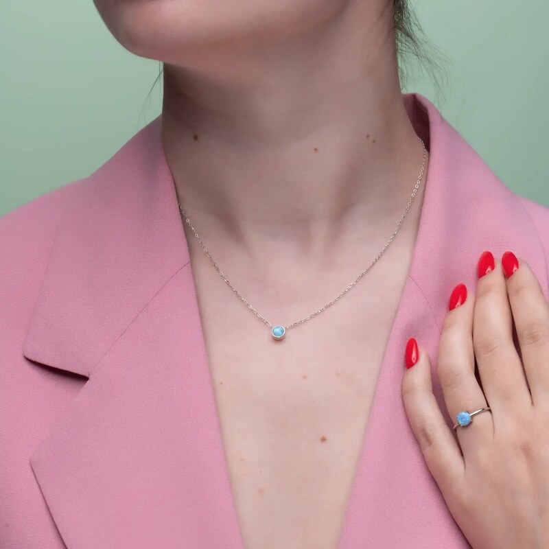 SilveAmo Stříbrný náhrdelník Kapka modrého opálu
