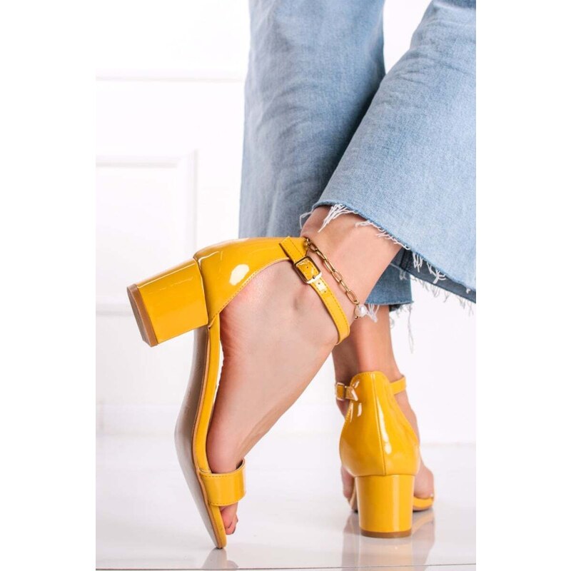 Mulanka Žluté lakované sandály na hrubém podpatku Miley