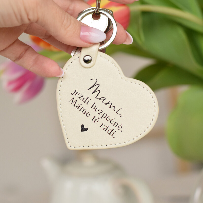 HOUSEDECOR Kožená klíčenka Srdce - Mami, jezdi bezpečně. 82183472