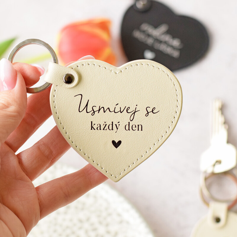 HOUSEDECOR Kožená klíčenka Srdce - Usmívej se každý den. 82183474