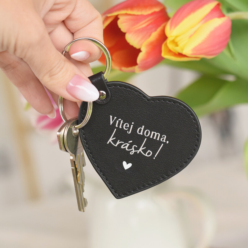 HOUSEDECOR Kožená klíčenka Srdce - Vítej doma, krásko! 82183475