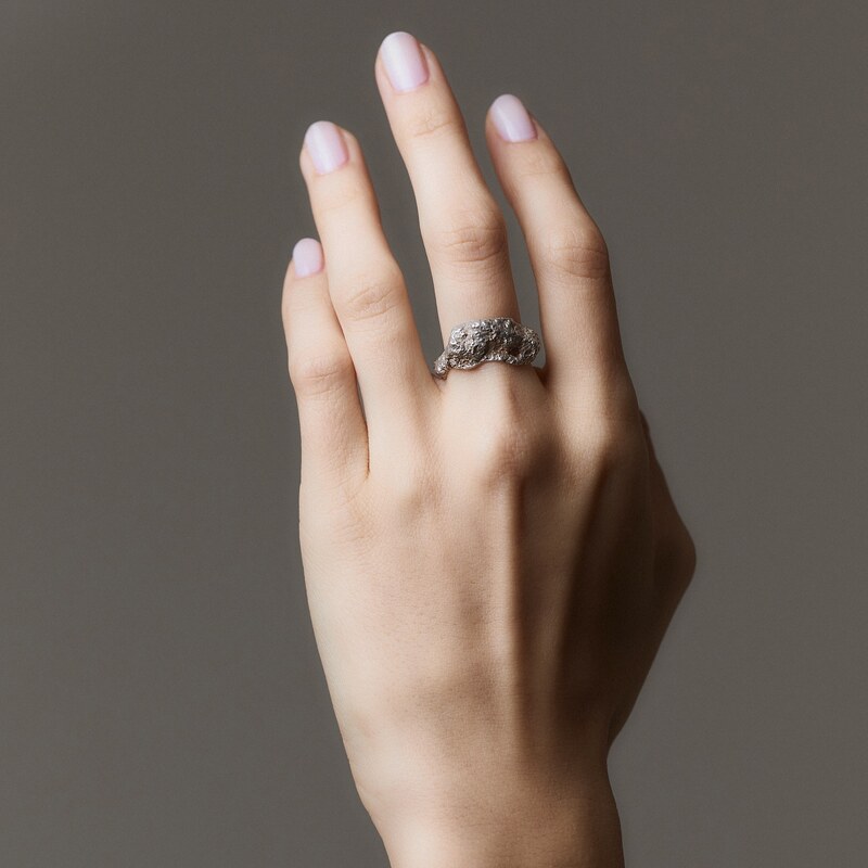 Michaela Gorcová Stříbrný prsten DIORUM s granátem od Michaely Gorcové