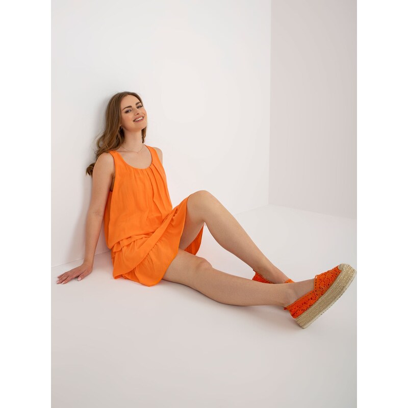 Fashionhunters Oranžové šaty s volánky OCH BELLA