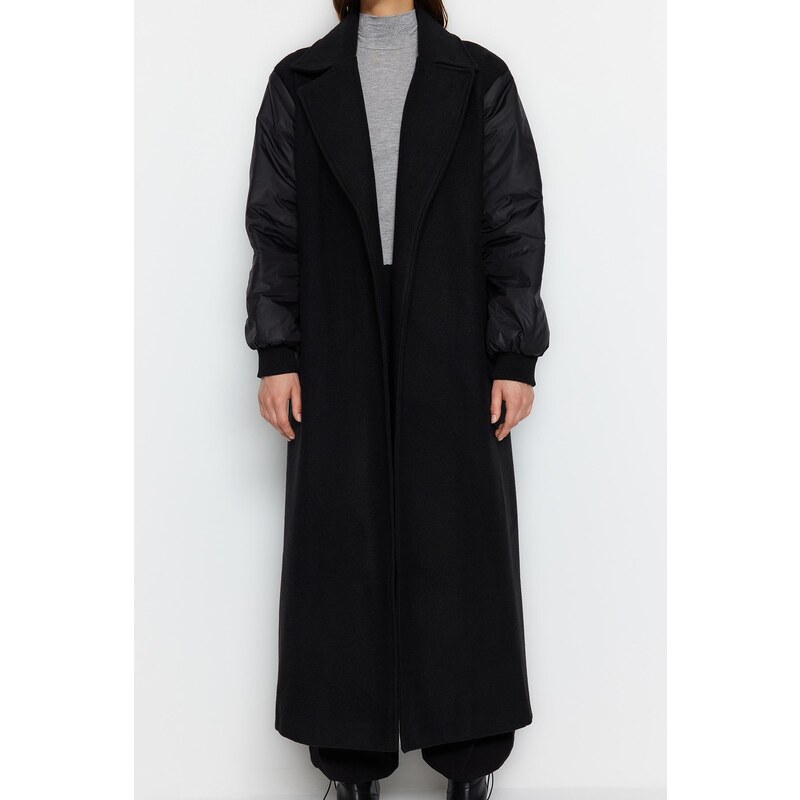 Trendyol Black Sleeve Fabric s detailem Lemovaný dlouhý kabát