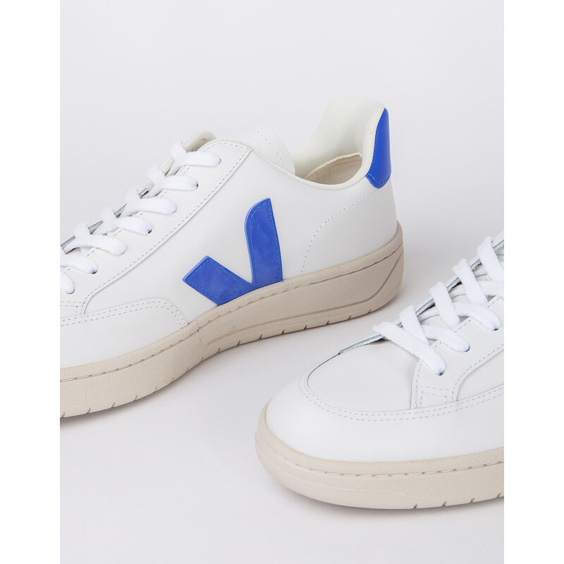 Veja V-12 Extra White Paros