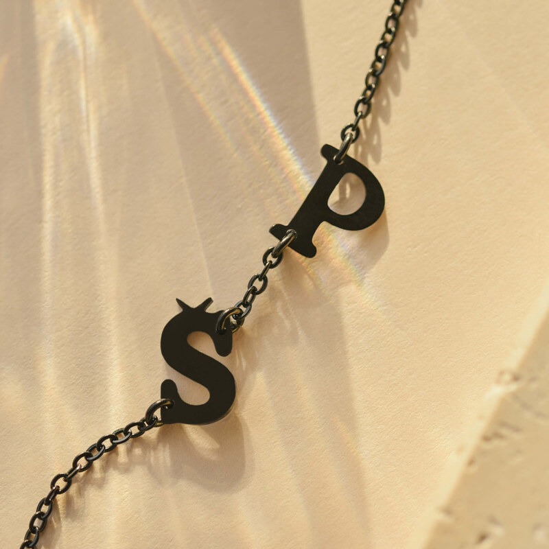 MIDORINI.CZ Dámský řetízkový náramek s písmenky na přání, Chirurgická ocel 316L, Barva: stříbrná