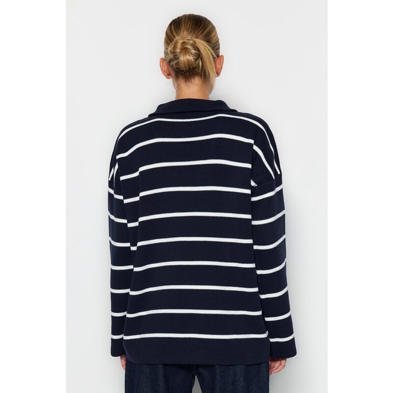Trendyol Navy Široký vzor pruhovaný pletený svetr