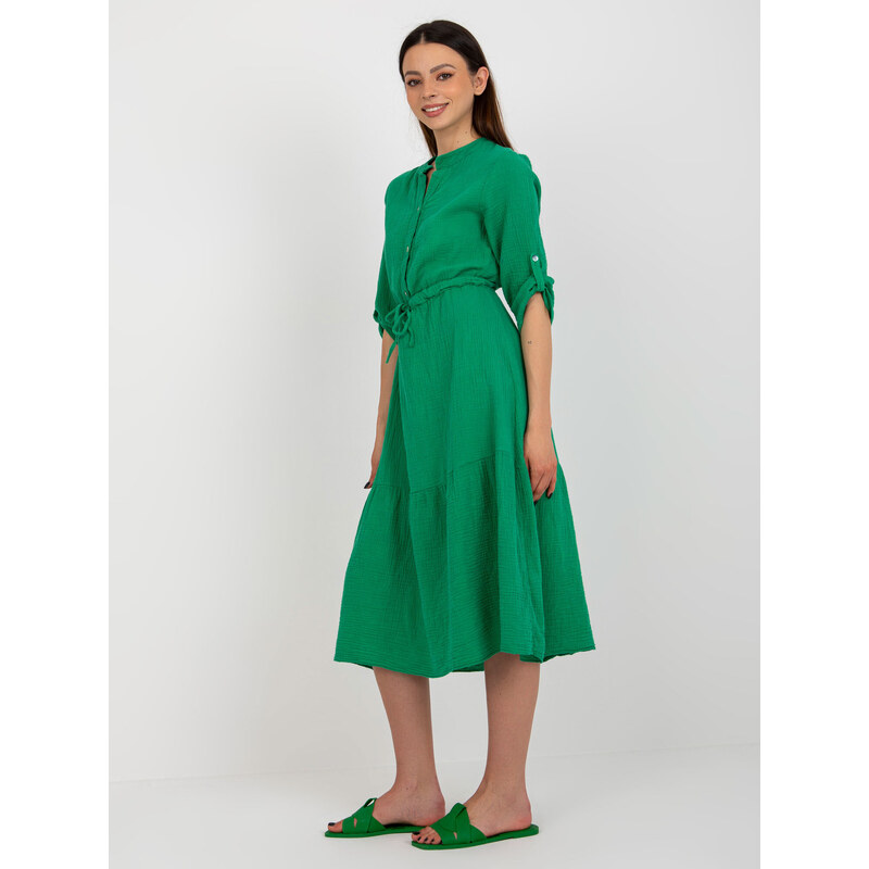 Fashionhunters Zelené midi mušelínové šaty OCH BELLA