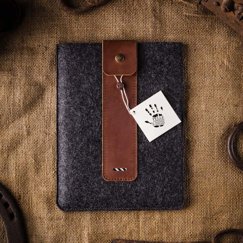 Crazy Horse Craft Vlněné pouzdro na iPad Air 10.5" od 2019 wood brown