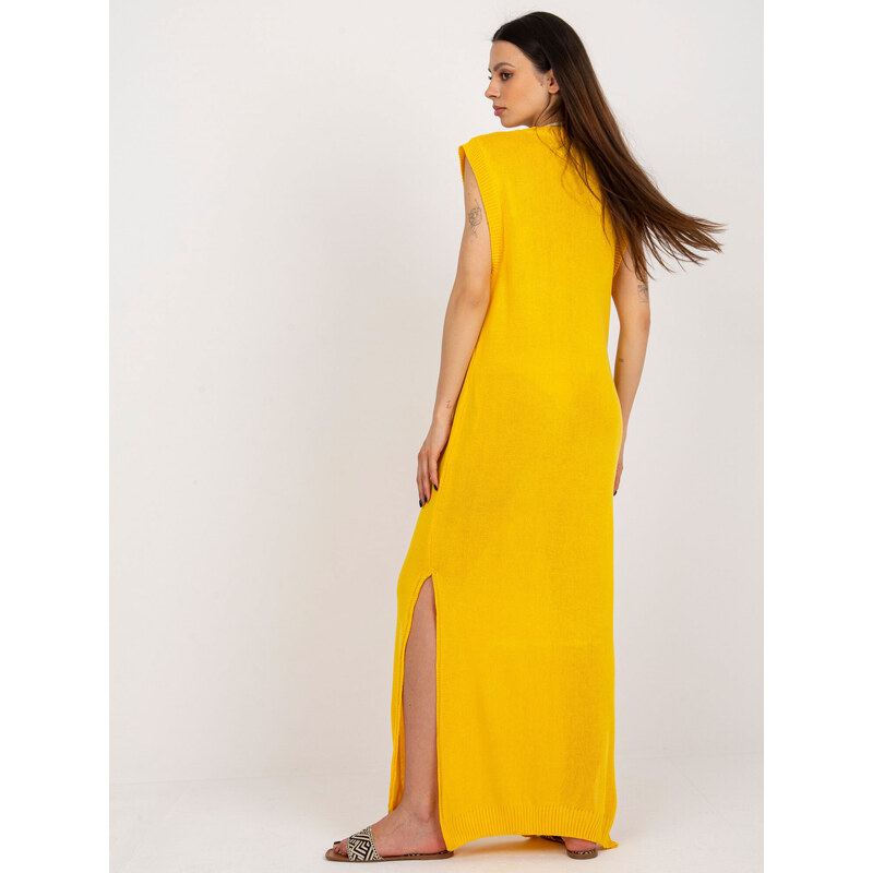 Fashionhunters Tmavě žluté letní úpletové šaty