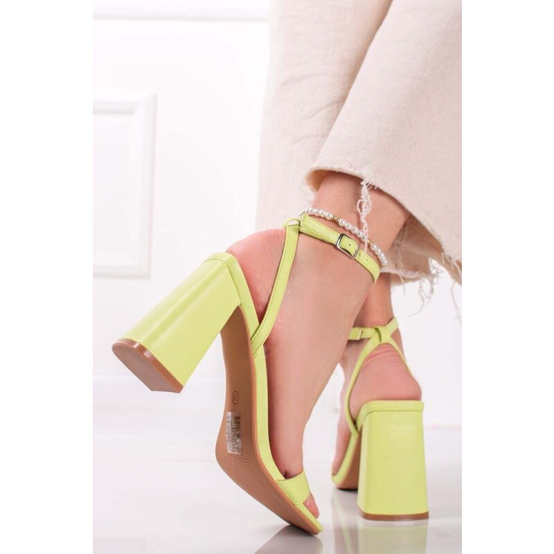 Ideal Světle zelené sandály na hrubém podpatku Clarisse