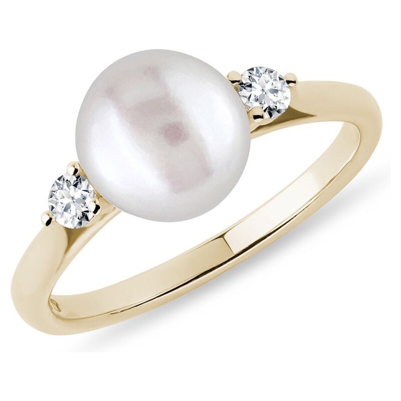 Zlatý prsten se sladkovodní perlou a brilianty KLENOTA R0673003