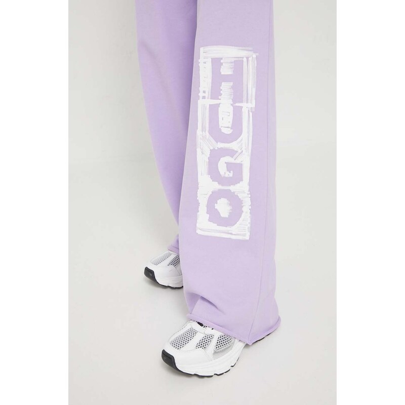 Bavlněné kalhoty HUGO fialová barva, s potiskem