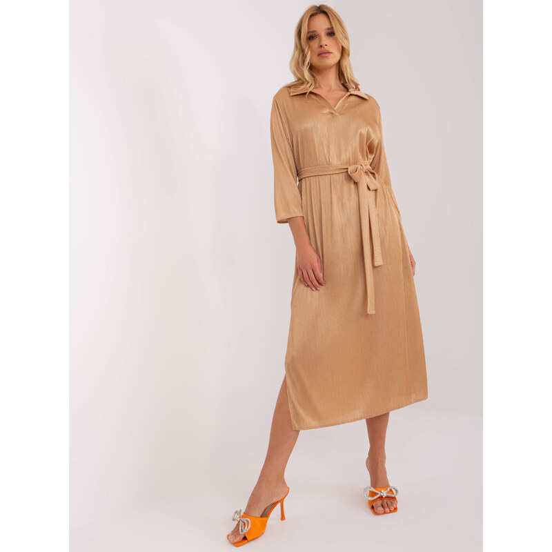 Fashionhunters Camel midi koktejlové šaty s 3/4 rukávy