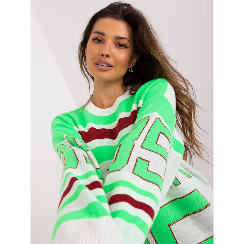Fashionhunters Světle zelený oversize svetr s nápisem