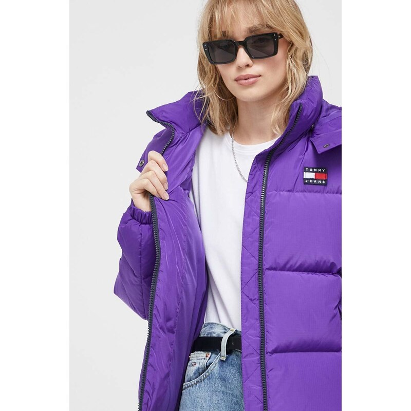 Péřová bunda Tommy Jeans dámská, fialová barva, zimní
