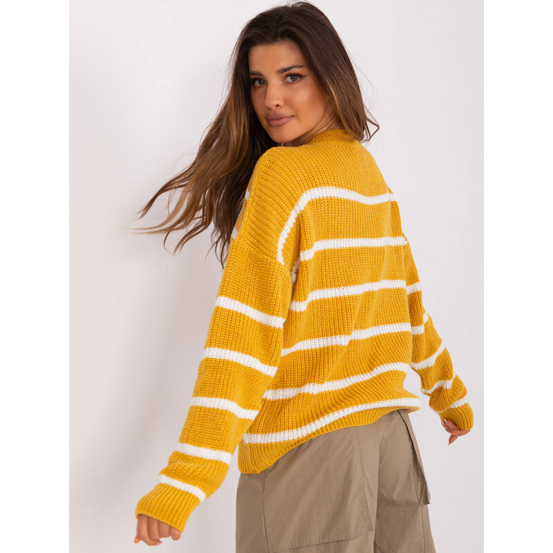 Fashionhunters Tmavě žlutý oversize svetr s kulatým výstřihem