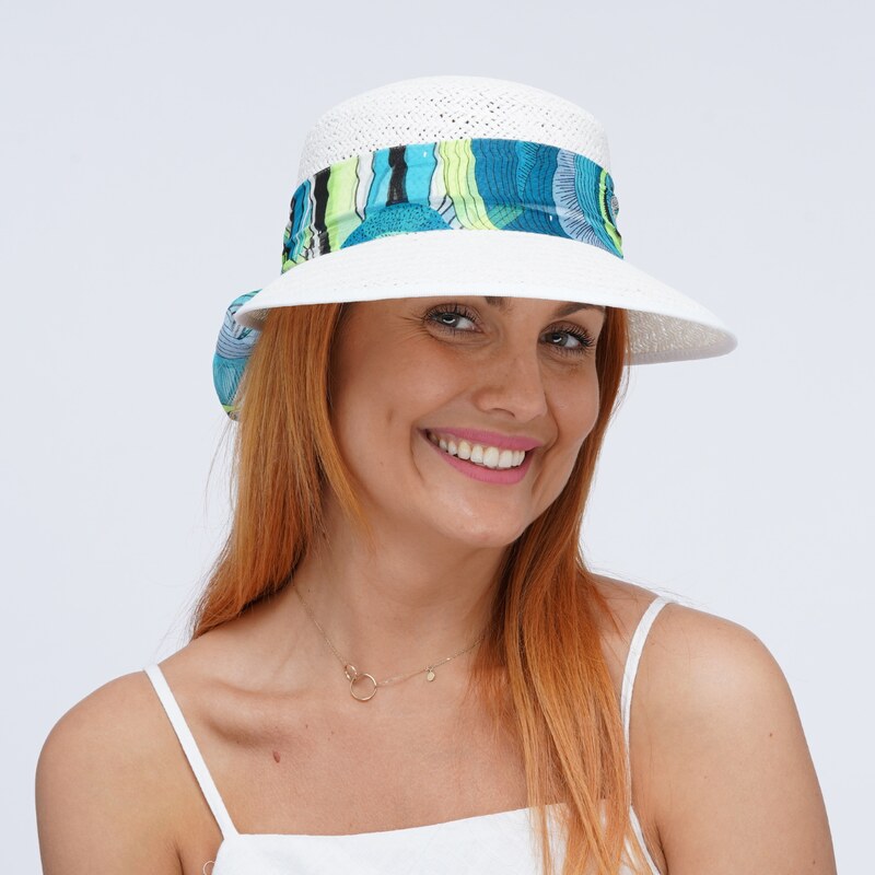 KRUMLOVANKA Letní dámská slaměná čepice s kšiltem a barevnou stuhou Fa-42671 bílá