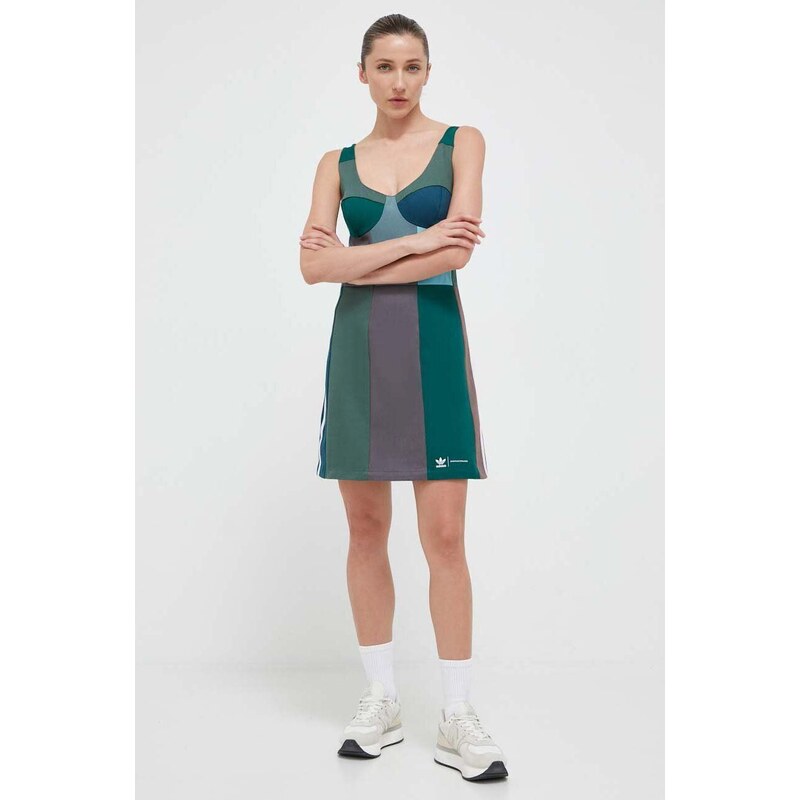 Šaty adidas Originals Ksenia Schnaider zelená barva, mini