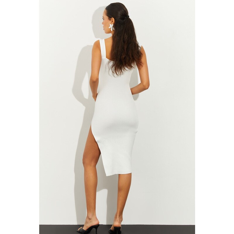 Cool & sexy dámské úplety s bílým rozparkem midi šaty