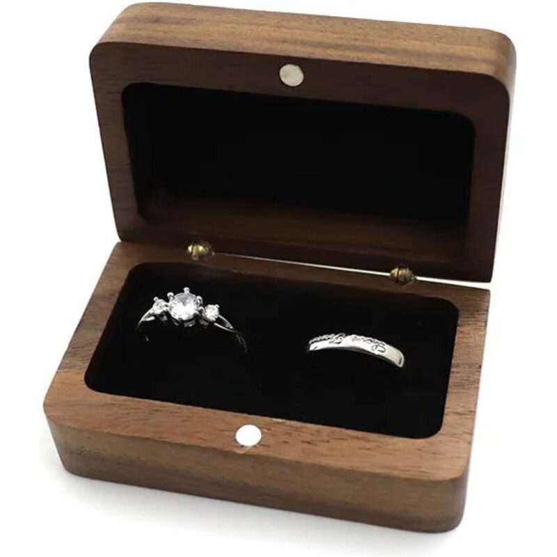 OLIVIE Dřevěná krabička na snubní prsteny OŘECH 7538