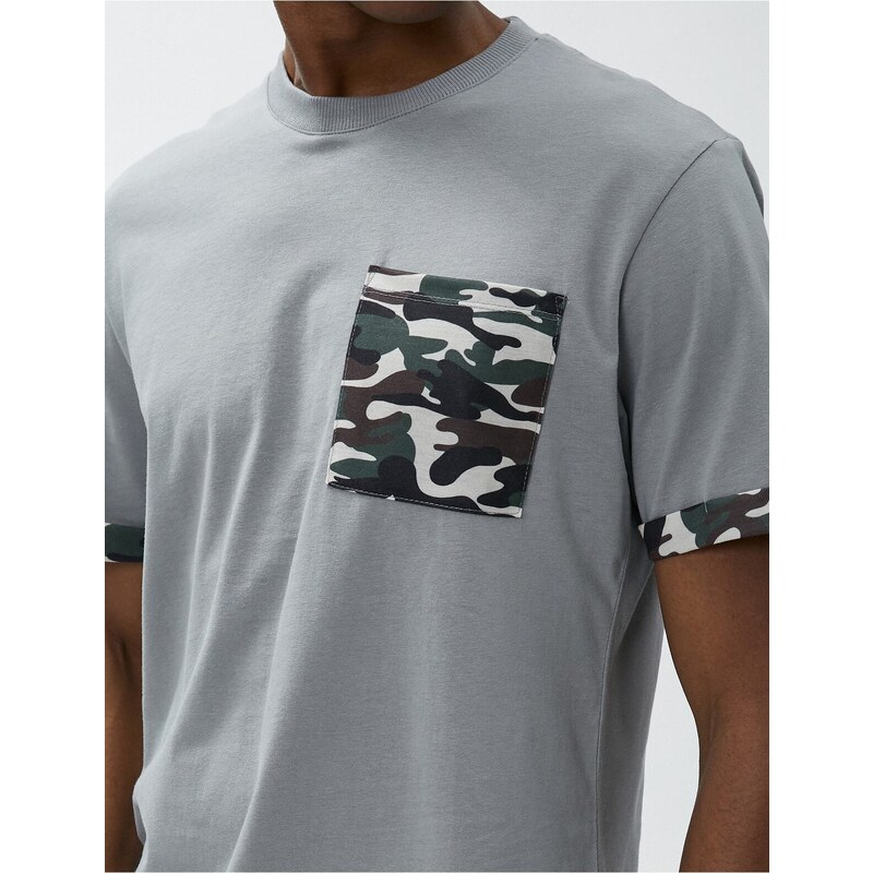 Tričko s potiskem Koton Camouflage s kapsami, kulatý výstřih u krku s detailem záhybu bavlna.