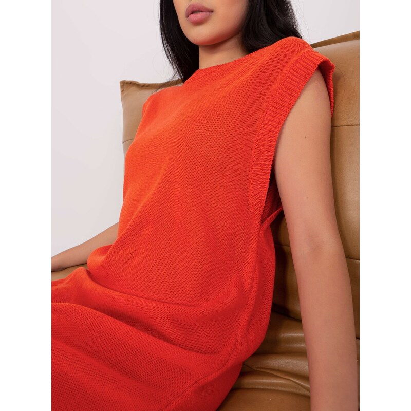 Fashionhunters Oranžové pletené šaty vestového střihu
